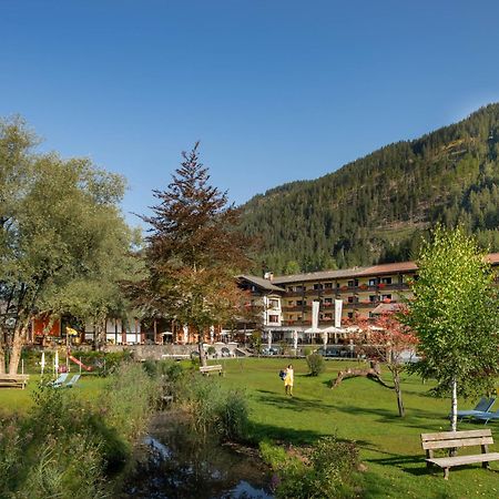 Lacus Hotel Am See Weissensee Exterior foto